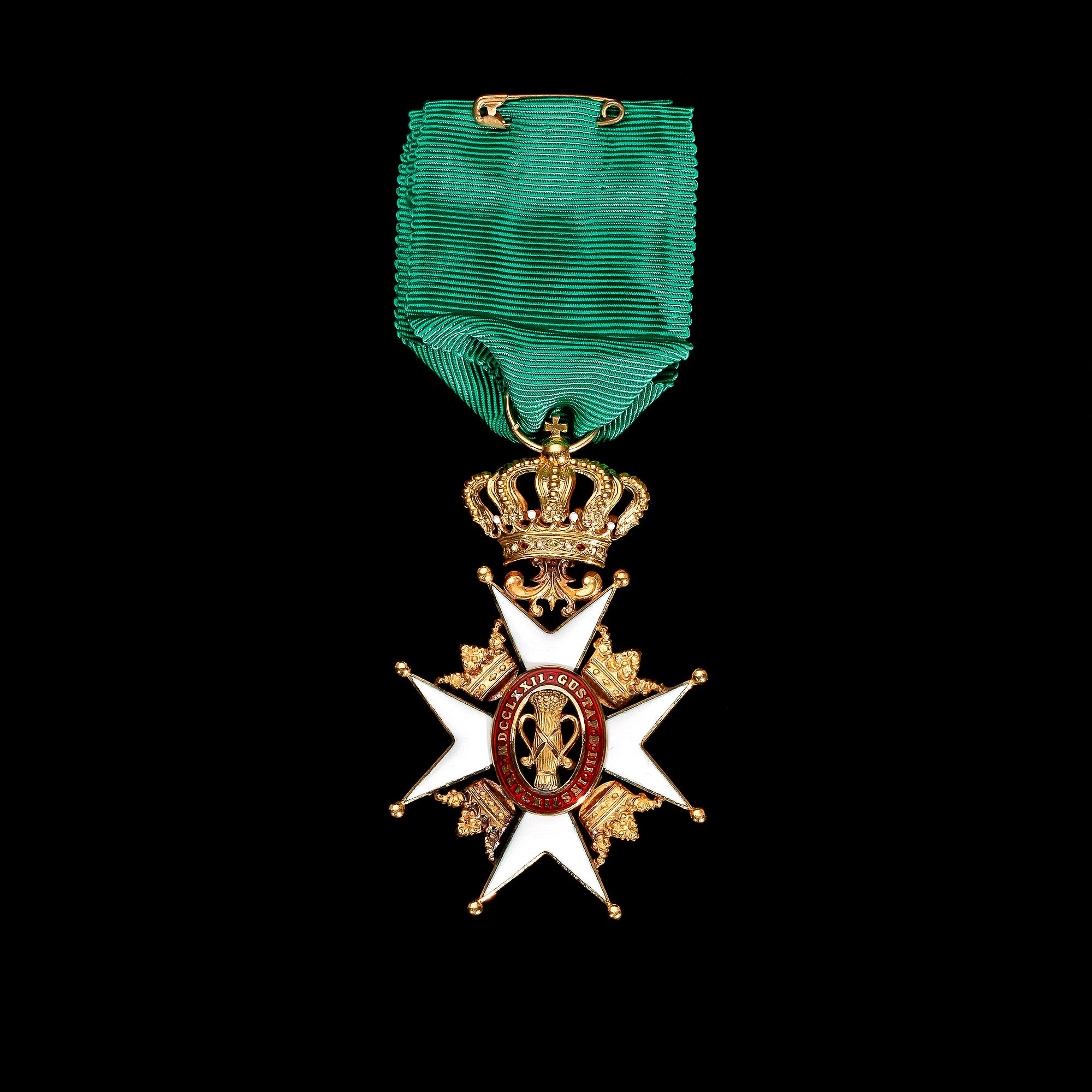 KRASCHAN, Vasaorden, 18K guld och emalj. Tot vikt 17 g.