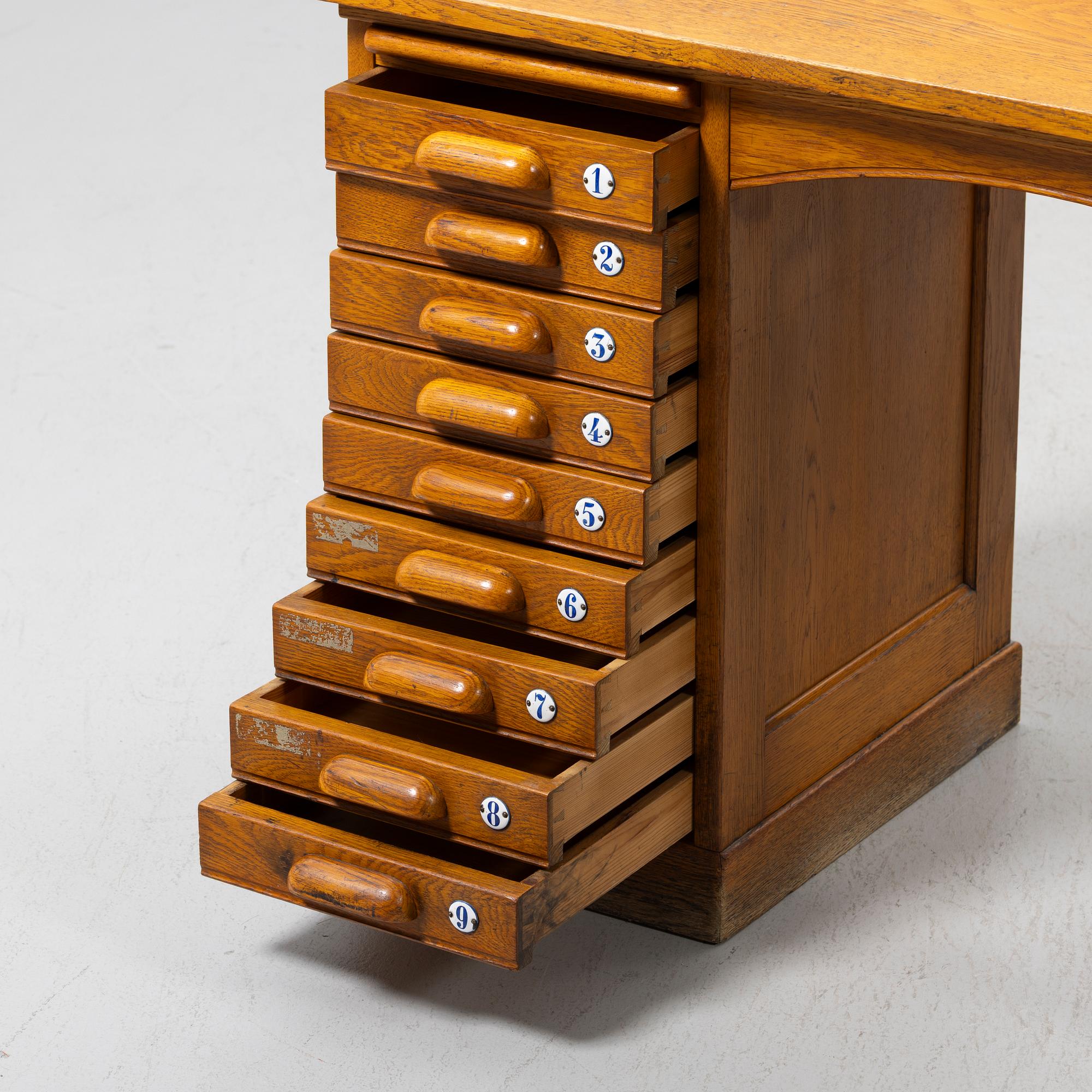 Skrivbord, 1900-talets första hälft.