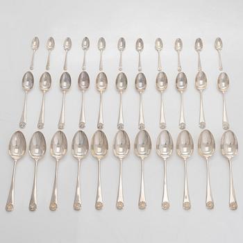 James Robinson, A 99-piece Shell Pattern sterling silver cutlery service, London 1968.