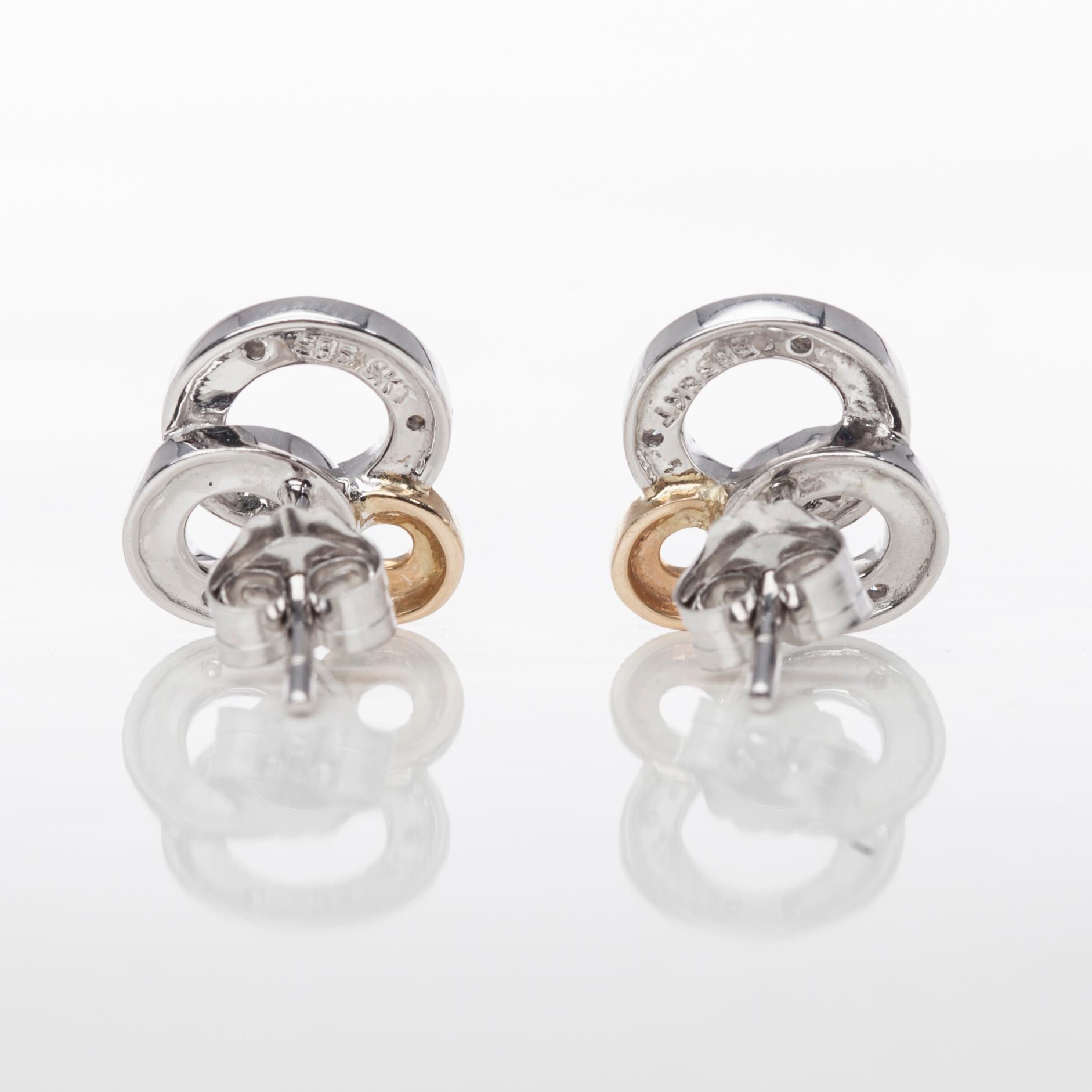 ÖRHÄNGEN, 14K guld, 4 små diamanter tot. 0,032 ct. Vikt 2,1 g.