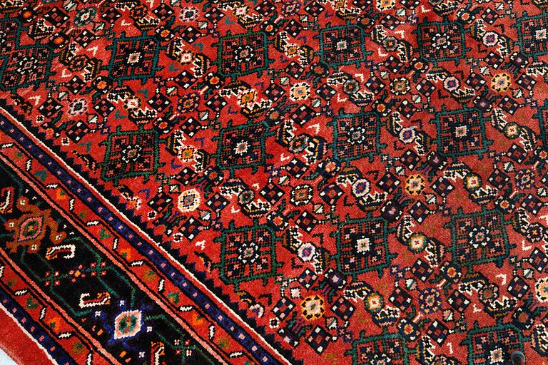 A Hosseinabad carpet,, ca 310 x 210 cm.