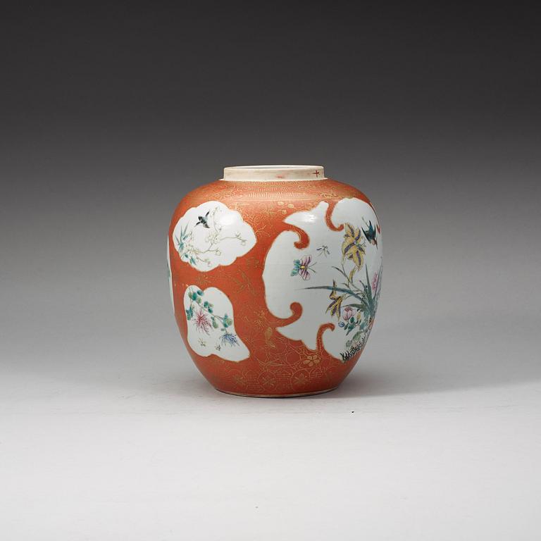 A famille rose jar, late Qing dynasty, circa 1900.