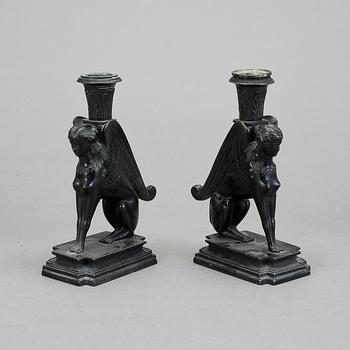 LJUSSTAKAR, ett par, empirestil, 1900-talets första hälft.