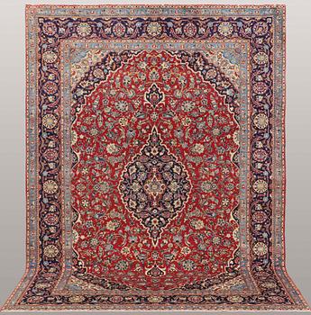 A CARPET, Kashan, ca 332 x 232 cm.