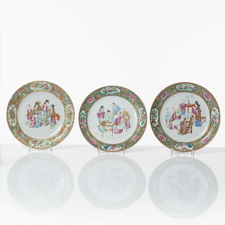 A set of fourteen Chinese porcelain pieces, Qing dynasty, 18th-19th Century.