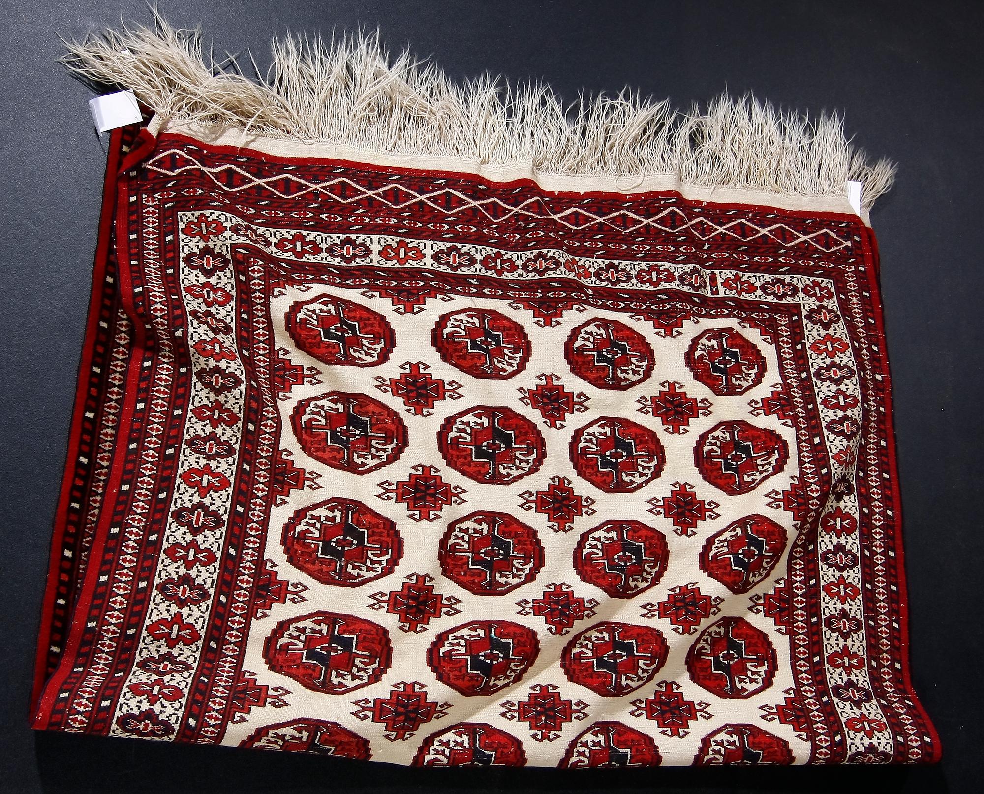 MATTA, bochara. Ca 188 x 128.