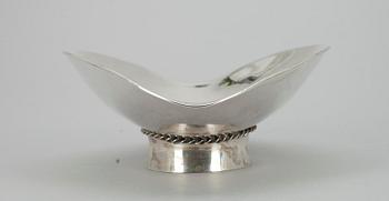 SKÅL PÅ FOT, sterling silver, V. Hamara, Helsingfors 1961. Vikt 465 g.