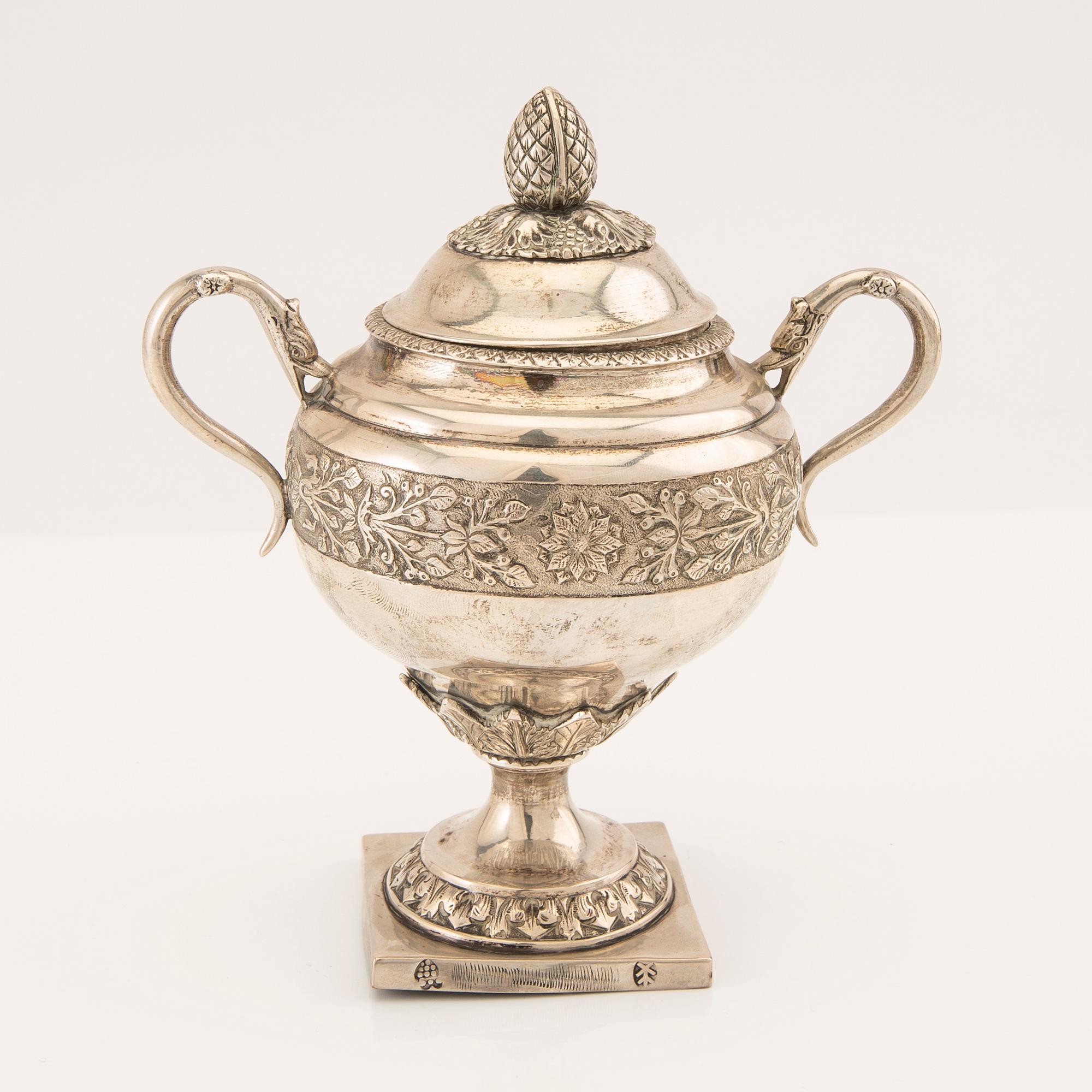 Teservis 3 dlr Empire silver okända stämplar.