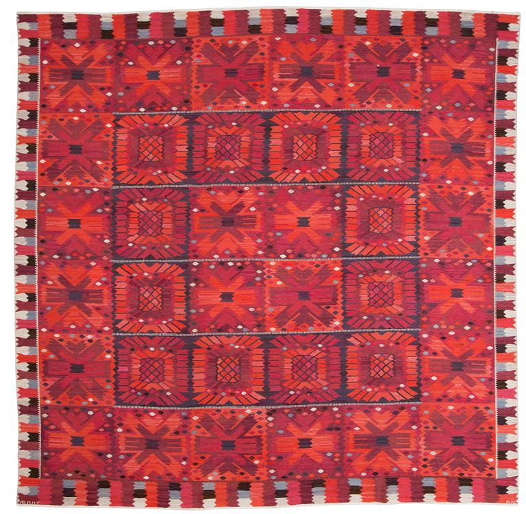 CARPET. "Röda nejlikan". Tapestry weave. 396,5 x 404,5 cm. Signed AB MMF BN.