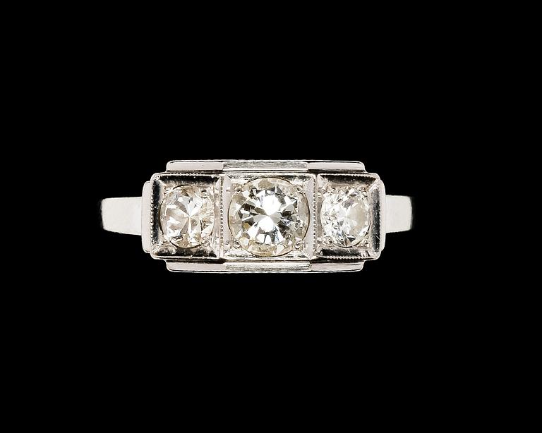 RING, tre briljantslipade diamanter, tot. 0.78 ct.