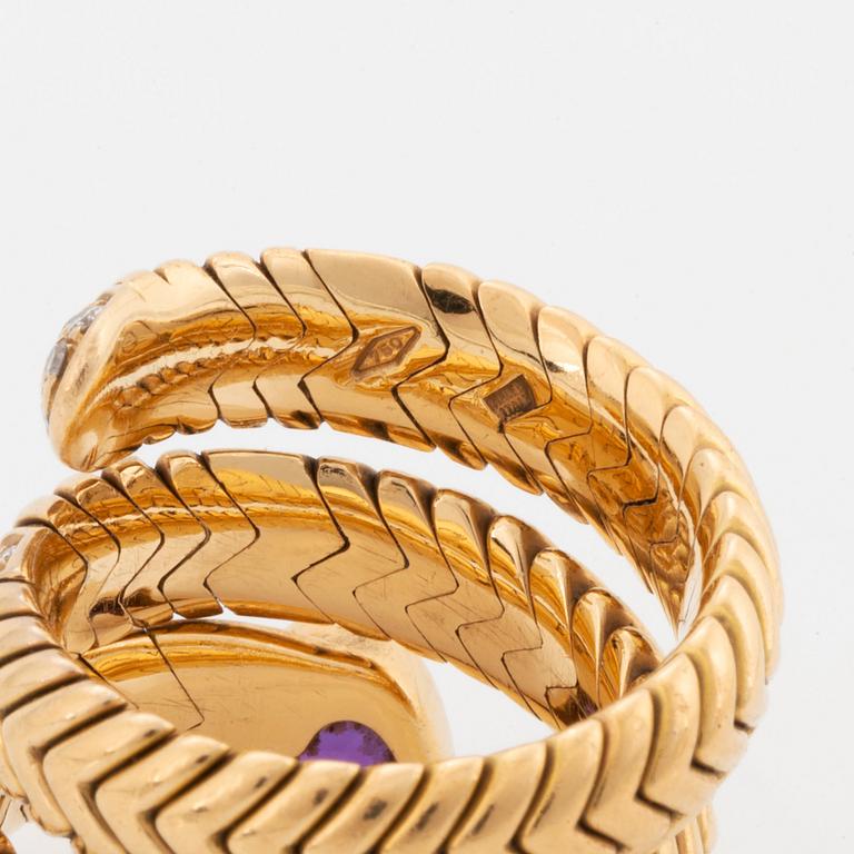 Bulgari ring "Spiga" 18K guld med en hjärtformad ametist och runda briljantslipade diamanter.