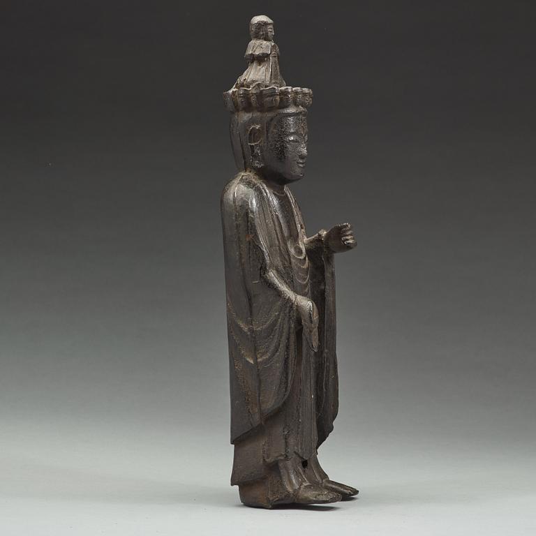 A standing fiugre of a deity, Qing dynasty, 19th Century or older.
