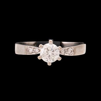 An 18K white gold ring set with round brilliant cut diamonds by Lundberg Guldatelje Amie Stockholm 1977.