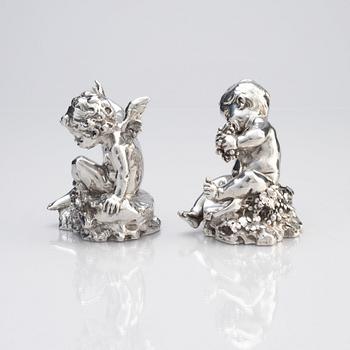 Skulpturer, ett par, silver. Design Auguste Moreau. W.A. Bolin, Moskva 1912-1917.