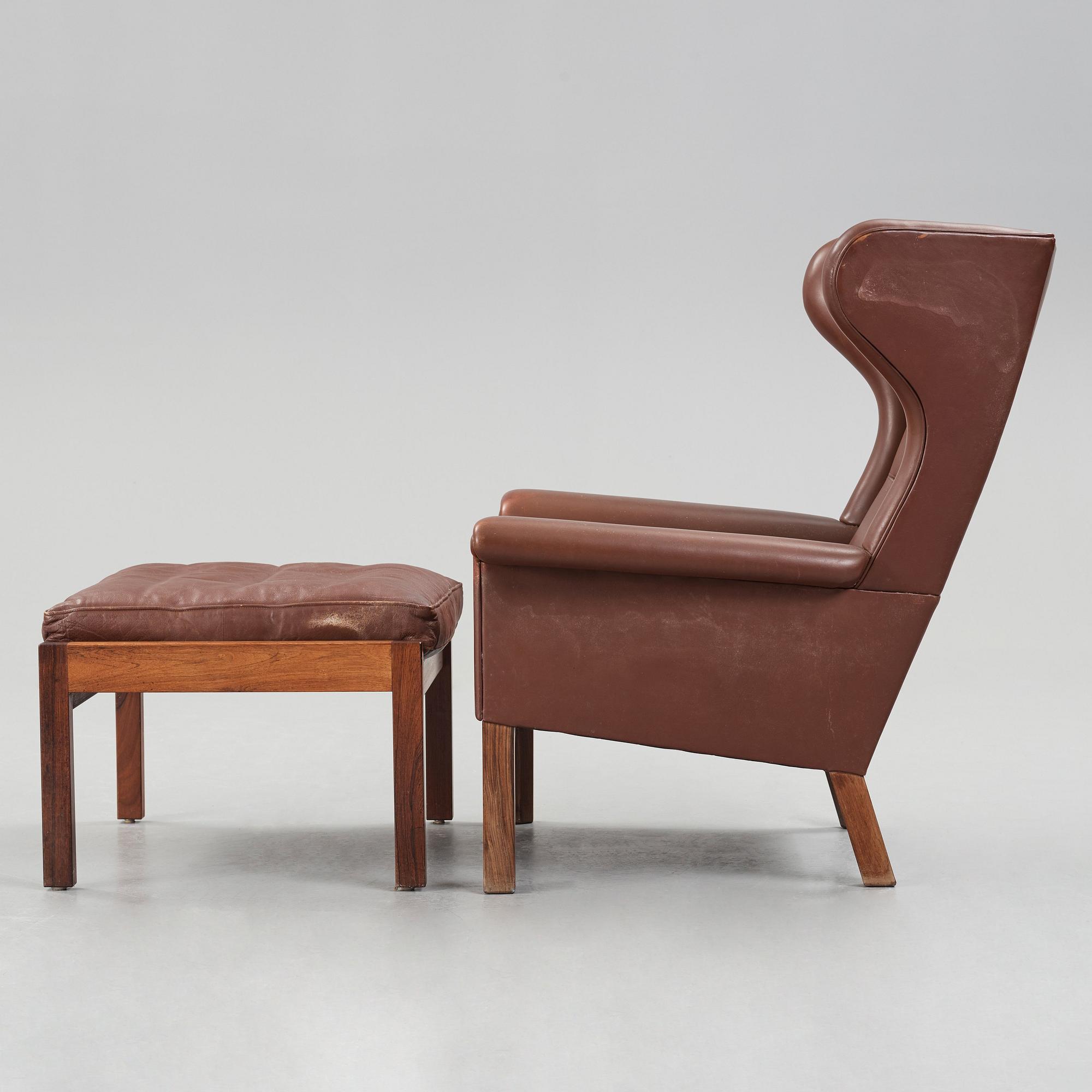 Hans J. Wegner, a pair of "AP-65" easy chairs with stools, AP-stolen, Denmark 1960's.
