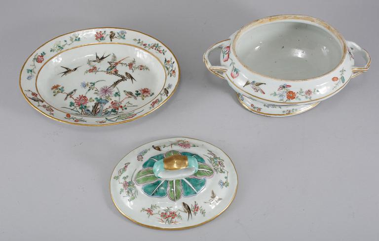 SMÖRTERRIN PÅ FAT, porslin, Kina, Daoguang, 1821-1850.
