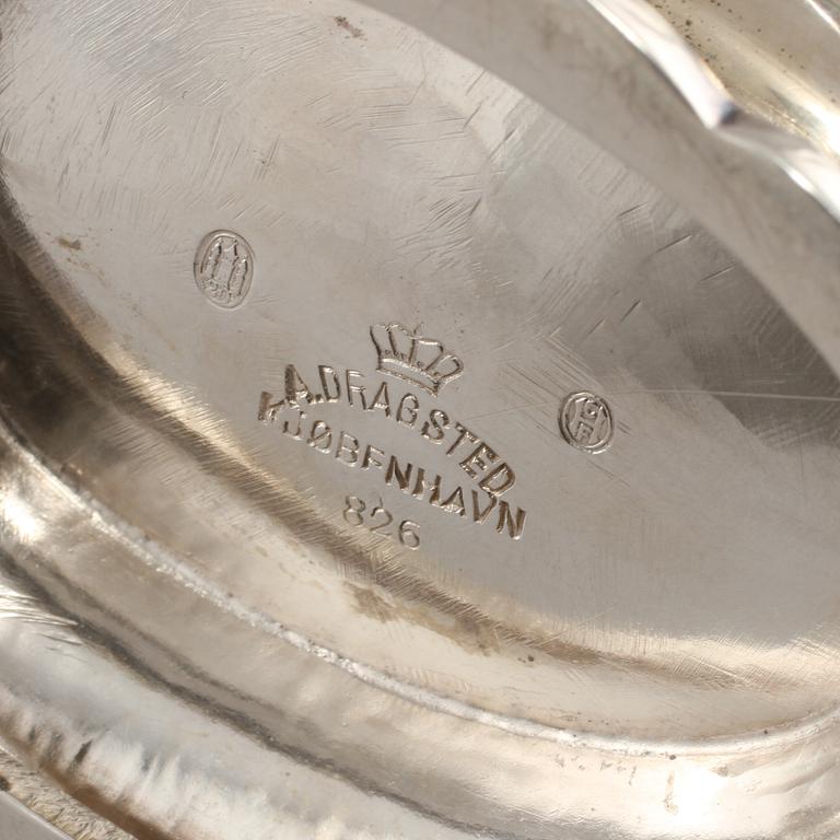 SOCKERSKRIN, 2 st, samt BORDSUPPSATS, silver, Danmark och Frankrike, 1900-tal. Vikt 600 g (exklusive glasinsatser).