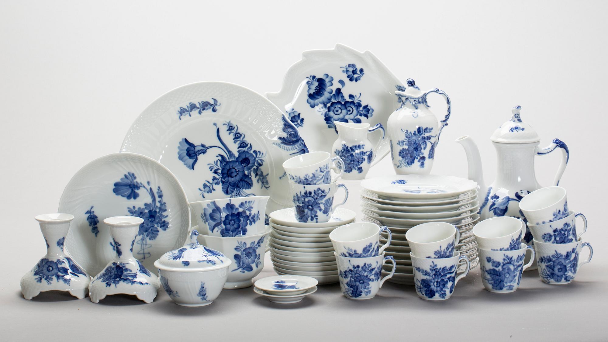 KAFFESERVIS, 36 delar, "Blå Blomst", Royal Copenhagen, porslin, 1900-talets andra hälft.