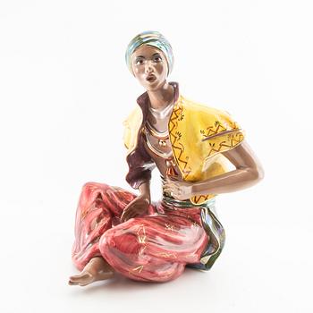 Dekorativ skulptur Sittande man med turban 1900-talets mitt/andra hälft.