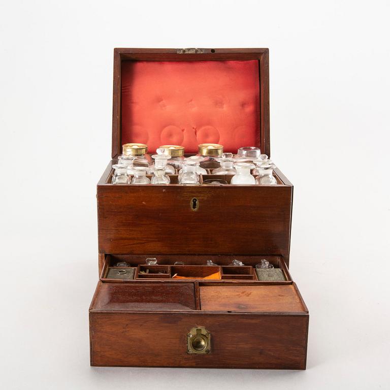 A 1902 Scottish pharmacy casket.