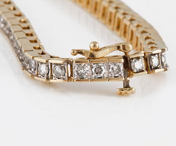 ARMLÄNK, 14K guld med briljantslipade diamanter ca 3.00 ct. Vikt 14,7 gram.