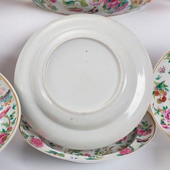 A famille rose 'Chinese Export' Canton dinner service, Qing dynasty, 19th Century. (109 pieces).