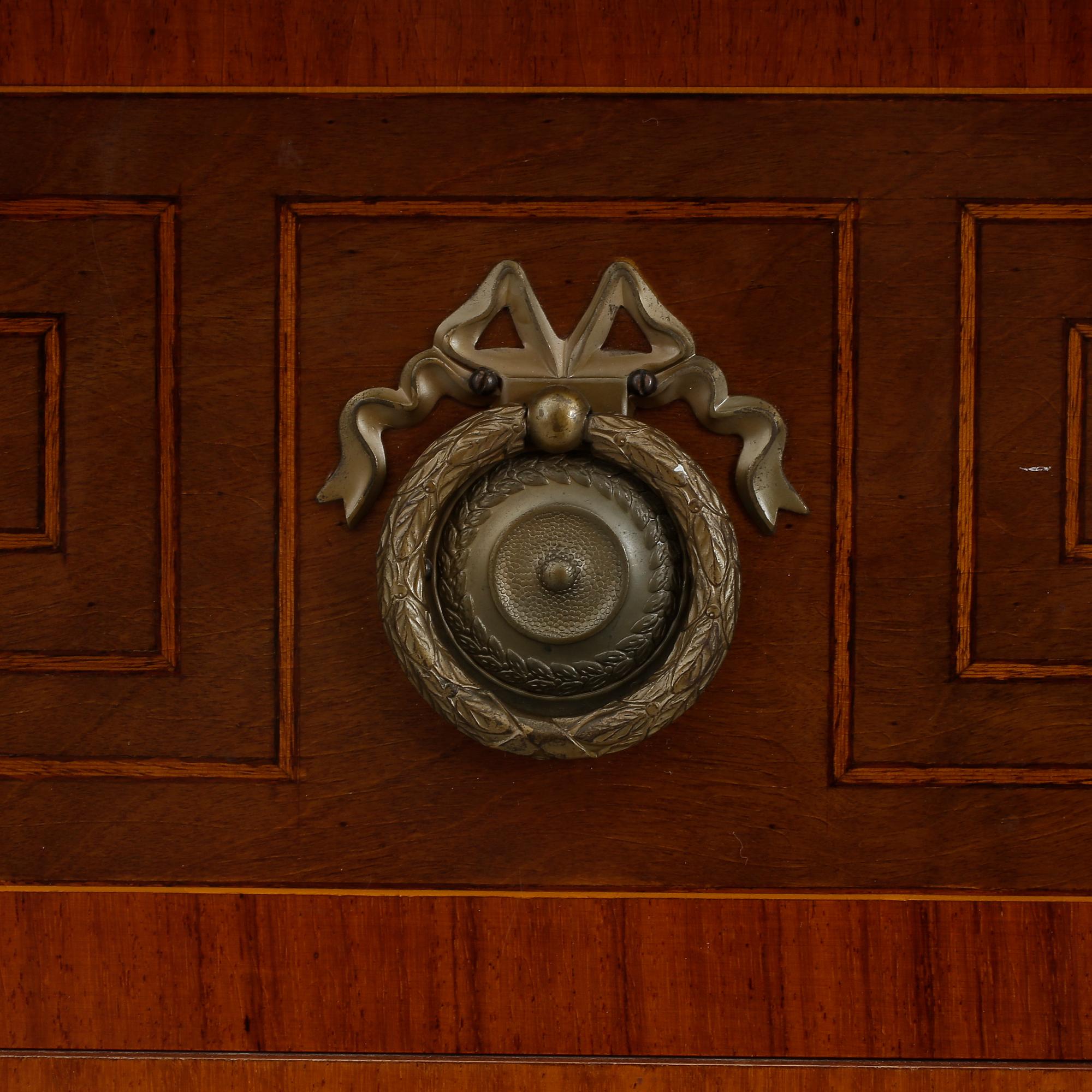 BYRÅ, gustaviansk stil, omkring 1900-talets mitt.