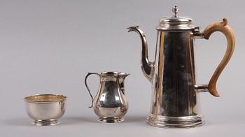 KAFFESERVIS, 3 delar, silver, Edward Barnard & Sons, London, 1965-67. Tot ca 930 g.