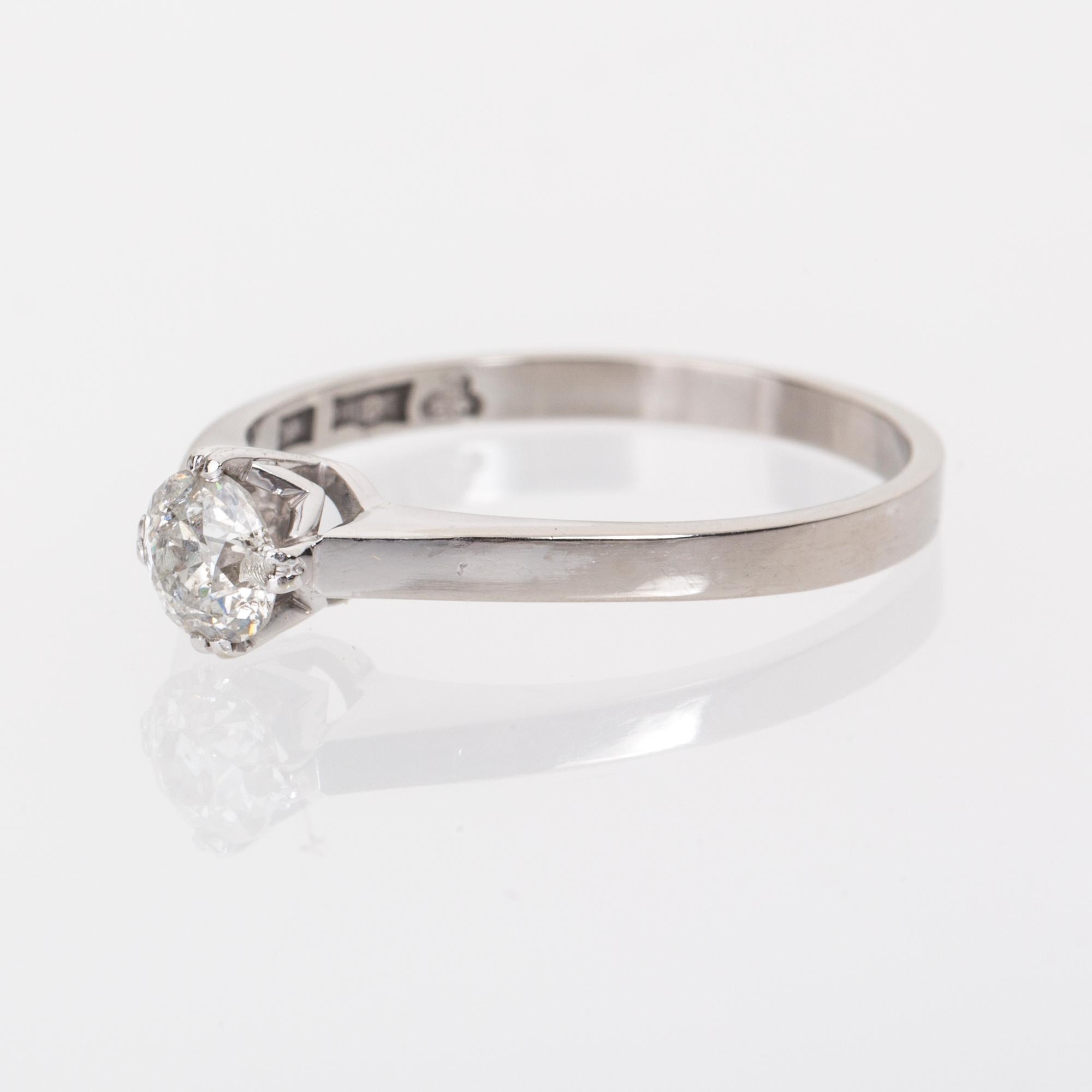 RING, 18K vitguld med gammalslipad diamant ca 0.40 ct.