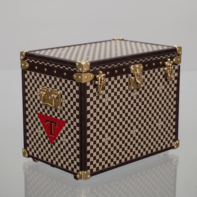 ASK, "Mini Malle Chapeaux", Louis Vuitton.