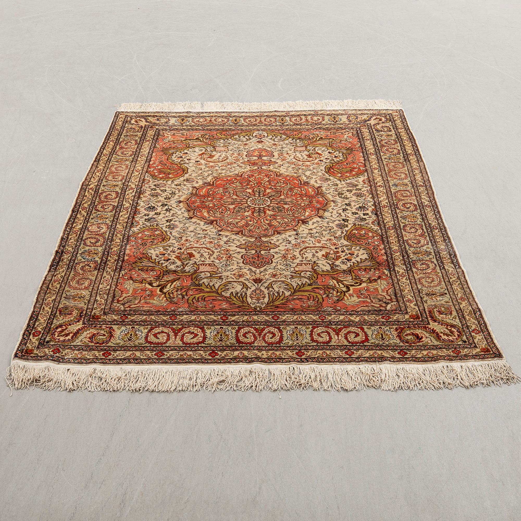 Carpet, silk, approx. 182 x 130 cm.