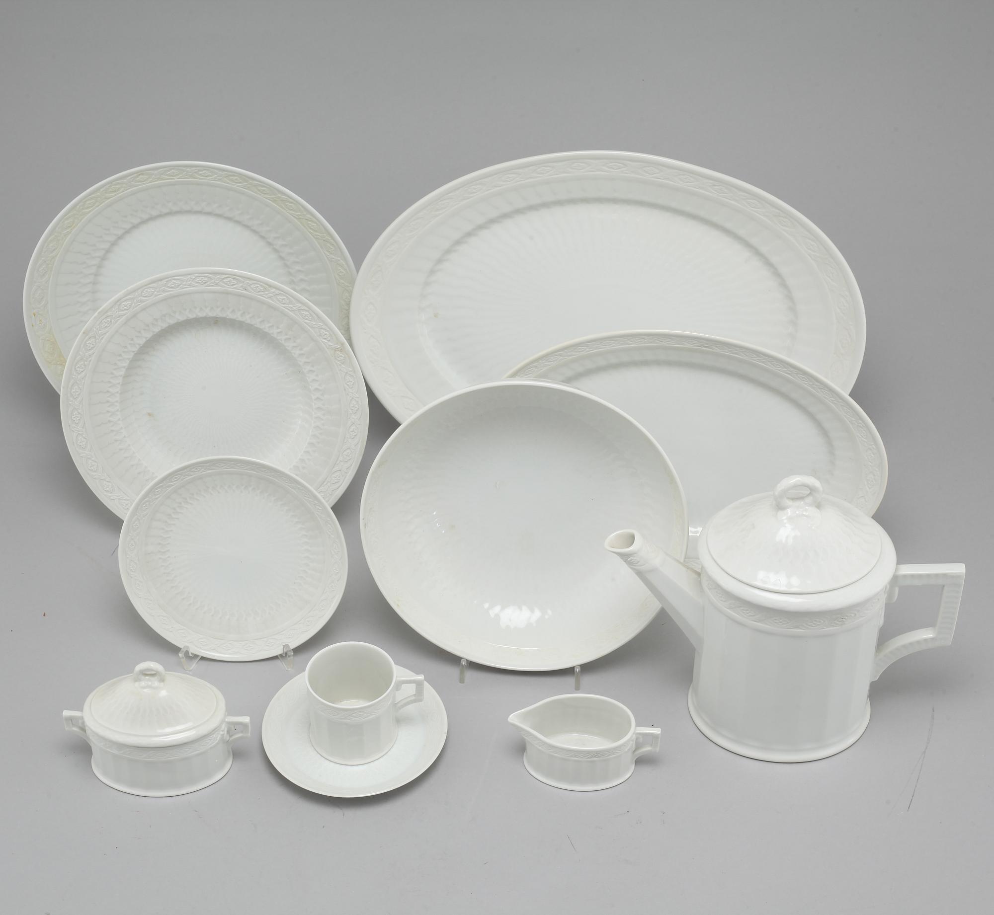 62 pieces dinner service named "Vifte".