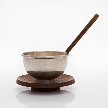 Bertel Gardberg, kastikemalja ja kauha, Hopeatehdas Oy Helsinki 1959 ja 1960.