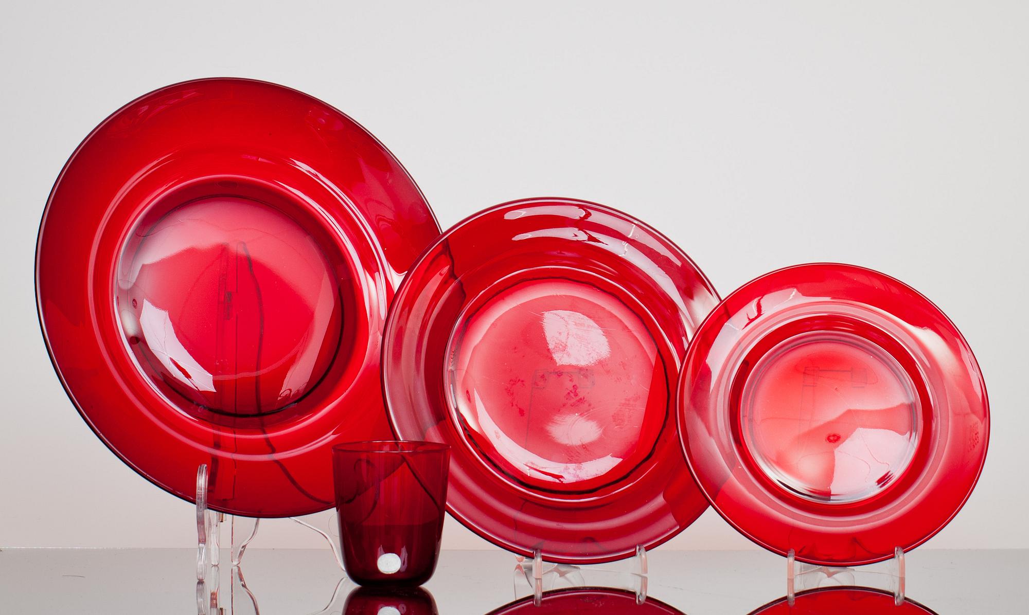 TALLRIKAR, ASSIETTER samt GLAS, 45 delar, glas, Reijmyre, bl a Monica Bratt, 1900-talets mitt/andra hälft.