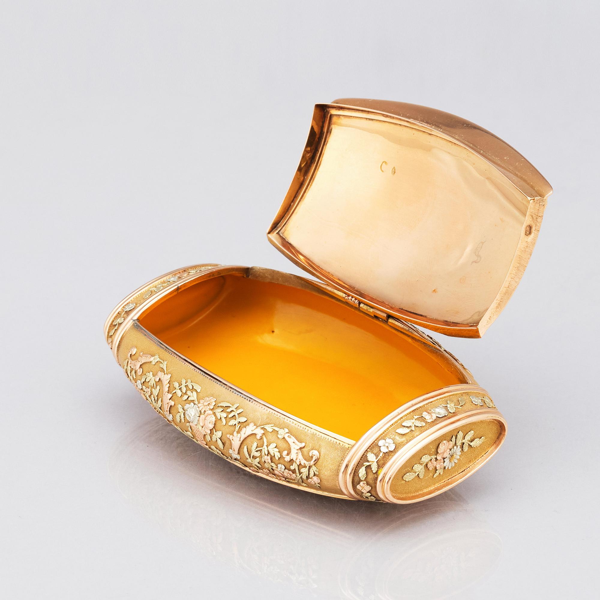 A French gold box en quatre couleurs, marks of Christian Petschler, Paris 1814-1822.
