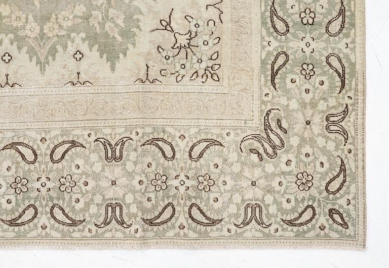 Rug, Vintage design, approx. 400 x 278 cm.