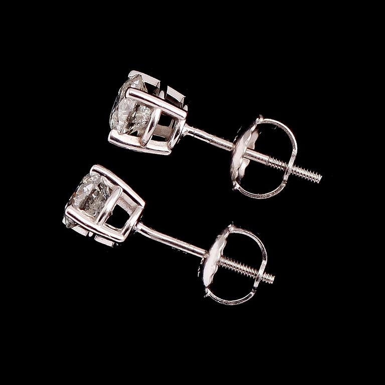ÖRHÄNGEN, 1 par, 14 k vitguld, briljantslipade diamanter tot 0.75 ct.