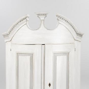 Corner cabinet, 18th century.
