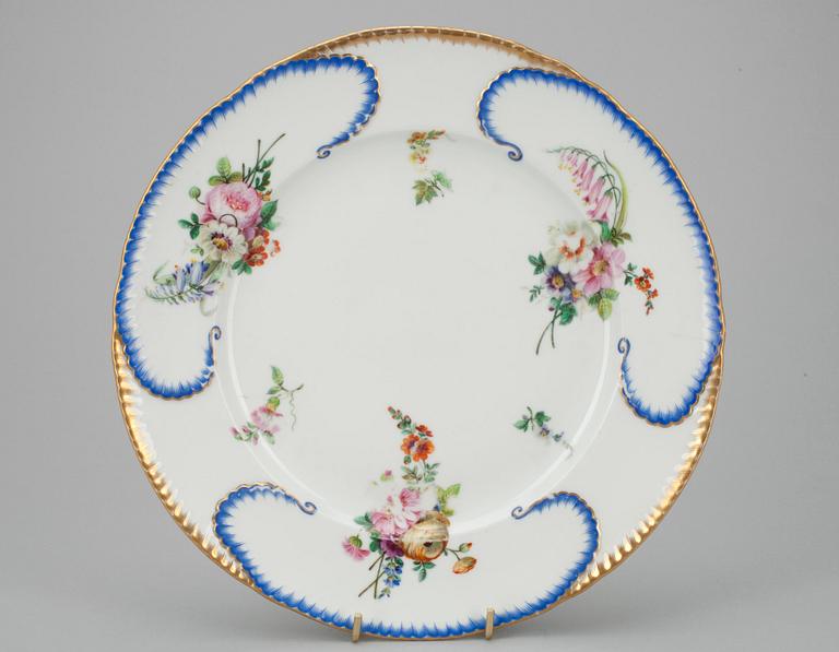 TALLRIK, porslin, Kejserliga Porslinsmanufakturen St Petersburg, Ryssland. Tsar Nikolaj I:s period (1825-1855).