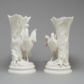 BLOMVASER, ett par, parian, Gustafsberg, 1800-talets andra hälft.