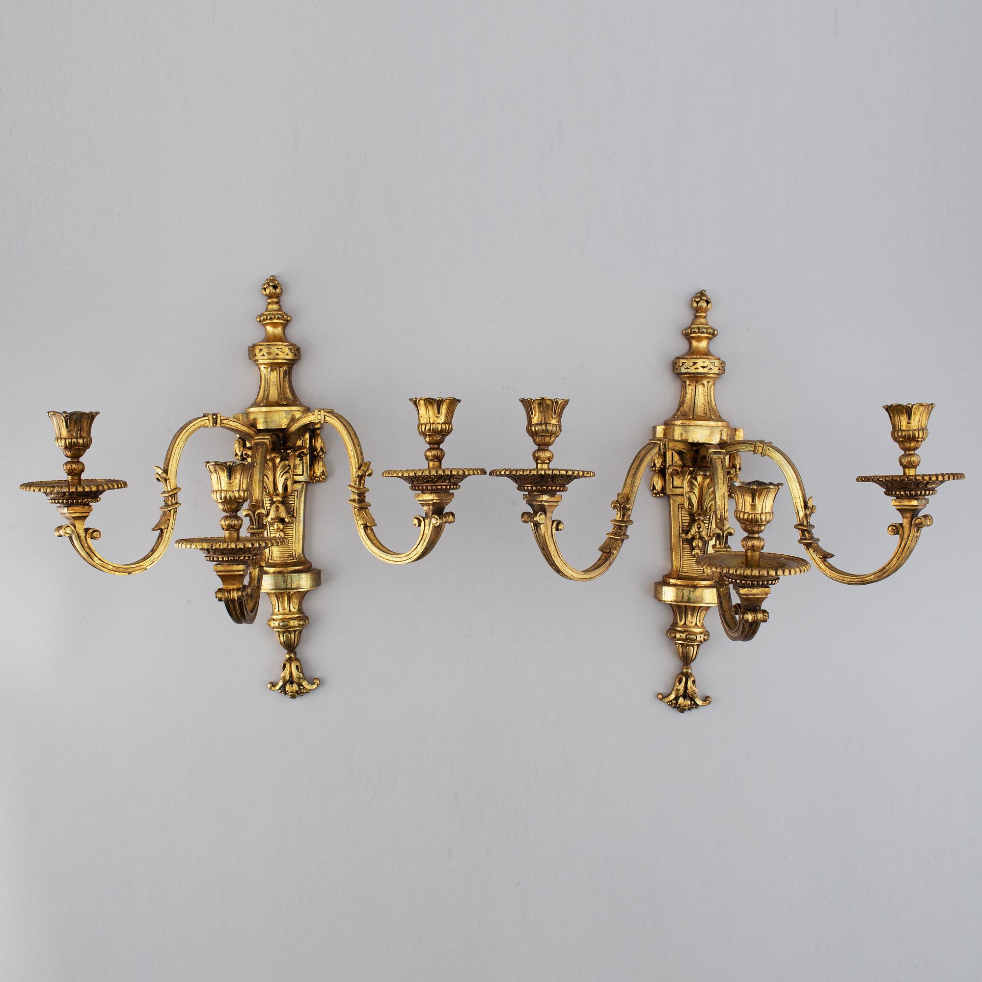 A pair of gilt bronze Louis XVI style wall lights. Late 19th century. 80.