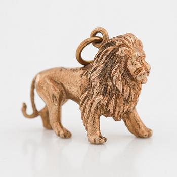 Lion pendant, 8K gold.