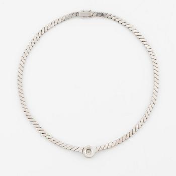 An 18K white gold necklace set with a round brilliant-cut diamond.