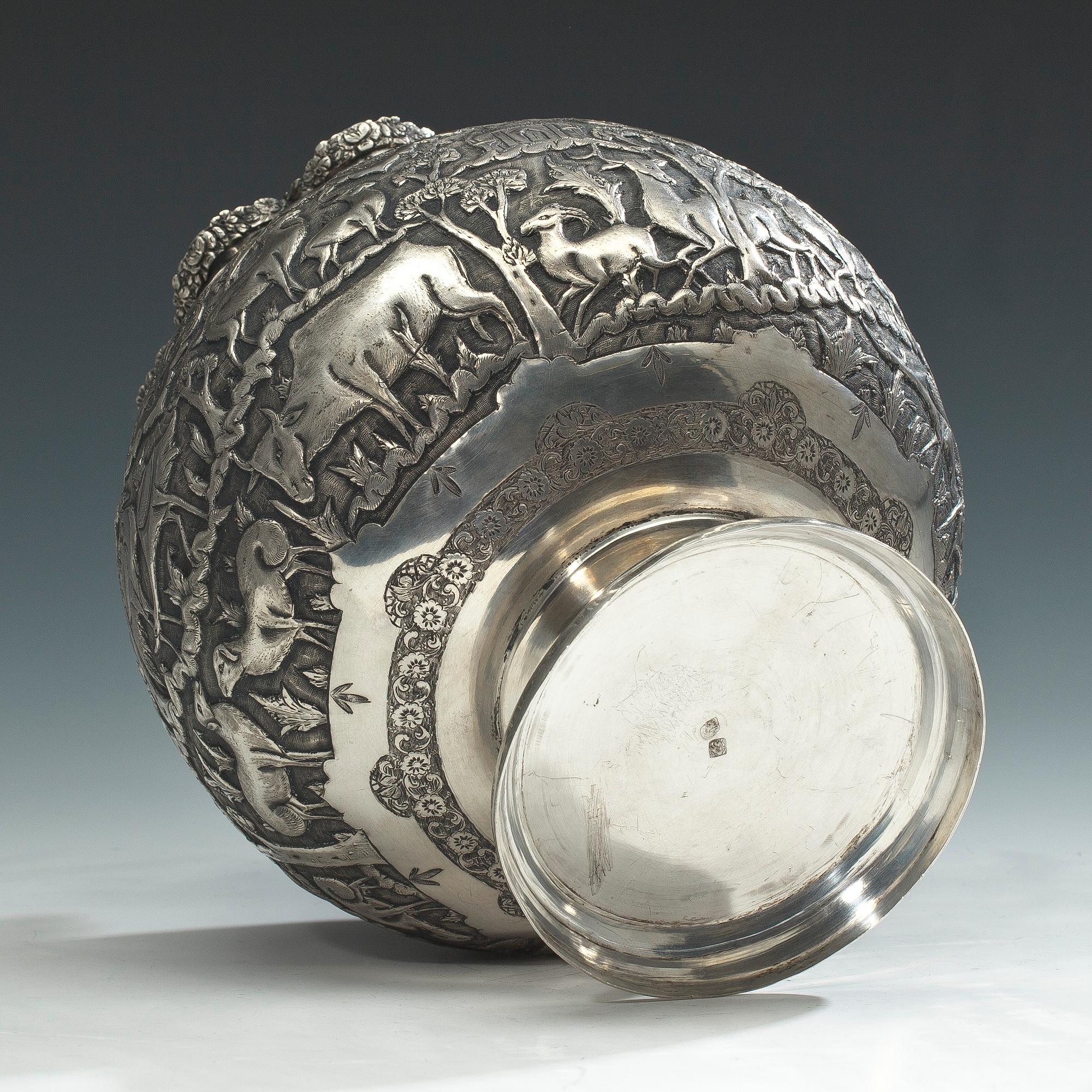 VAS, silver, Persien 1900-luku. Vikt 777 g.