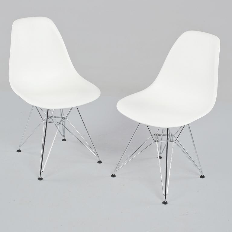 STOLAR, ett par, "Plastic chair", Charles och Ray Eames, Vitra, 2000-tal.