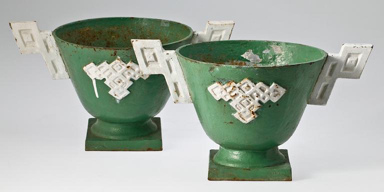 URNOR, ett par, gjutjärn.