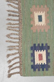 Märta Måås-Fjetterström, a carpet, "Grön äng", flat weave, ca 291 x 207 cm, signed AB MMF.