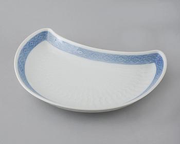 73 porcelian serving pieces, "Blå Vifte", Royal Copenhagen, from the second half of the 20th century.
