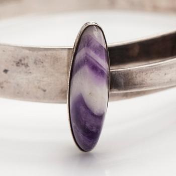 Elis Kauppi, armband, silver och ametist. Kupittaan kulta, Åbo 1961.