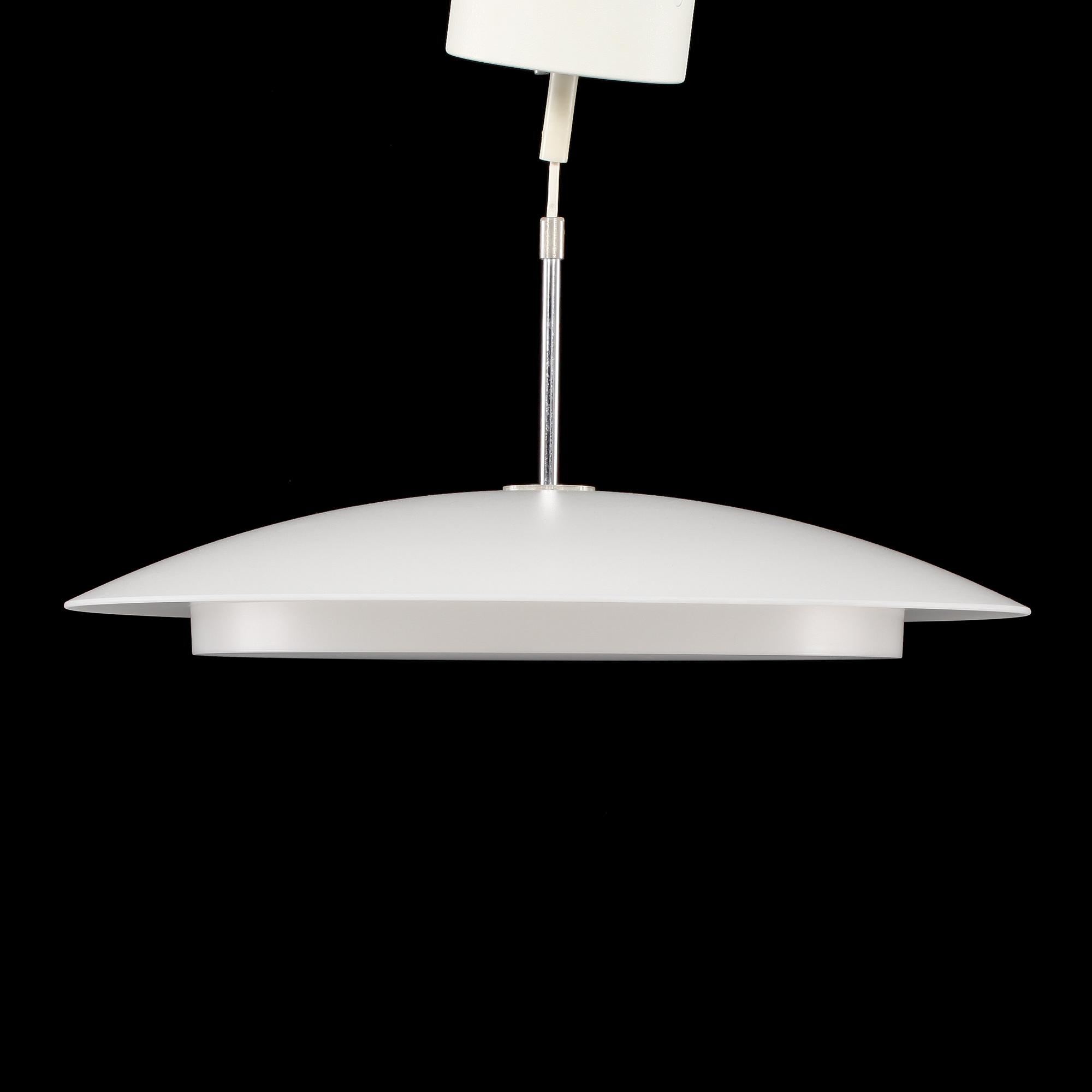 TAKLAMPA, möjligen Luxus, 1900-talets fjärde kvartal. Höjd ca 30 cm.